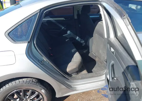 2012 Volkswagen Passat 2.5L S z USA, uszkodzony, nr VIN 1VWAP7A37CC063632